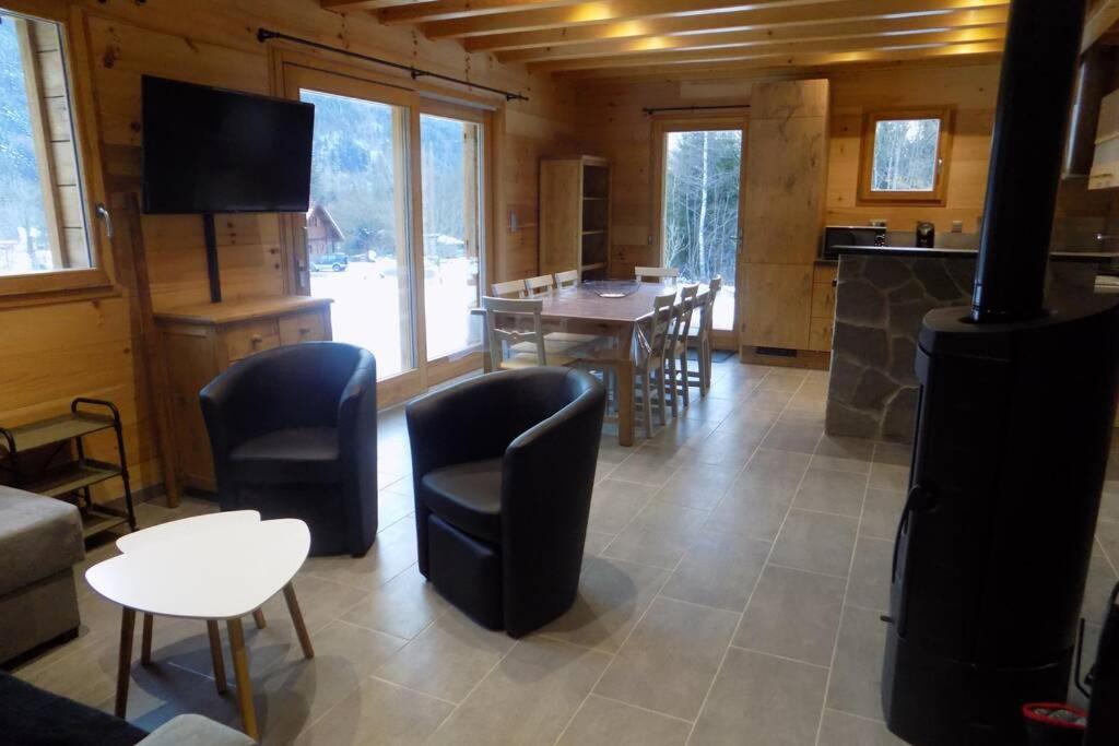 Chalet Des Charbonniers Avec Etang แซงต์-มอริซ-ซูร์-โมแซล ภายนอก รูปภาพ